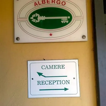Lea Hotel *